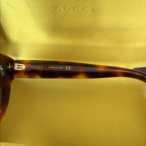 Gucci Oversized Tortoise Havana Wayfarer Sunglasses with Purple Case - Picture 6 of 16